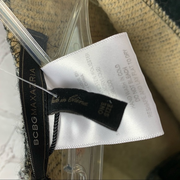 BCBG Poncho Wrap Sweater One Size - Picture 7 of 8